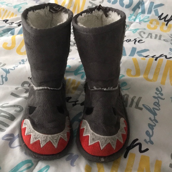 Muk Luks | Shoes | Shark Muk Luks 